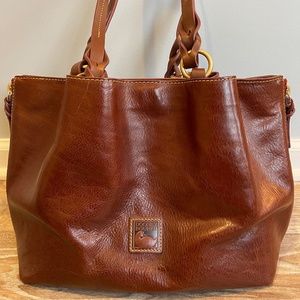 Dooney & Bourke, Florentine Large Zip Barlow (in Chestnut)